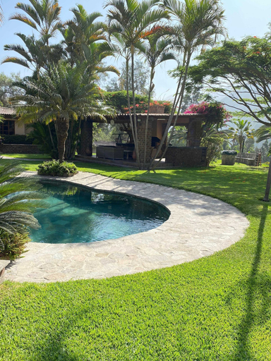 Room 4, w Spacious 5BR Retreat Pool BBQ Games, Huarochiri