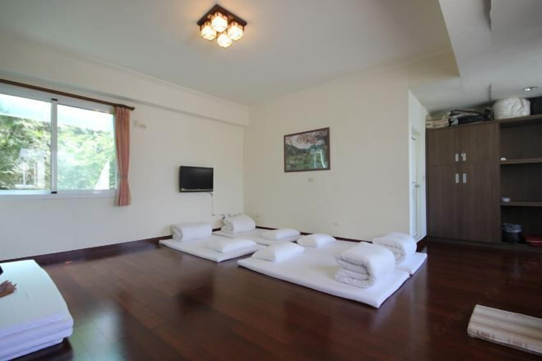 Bedroom 3, Qingjing Tixiang Panoramic Hostel, Nantou