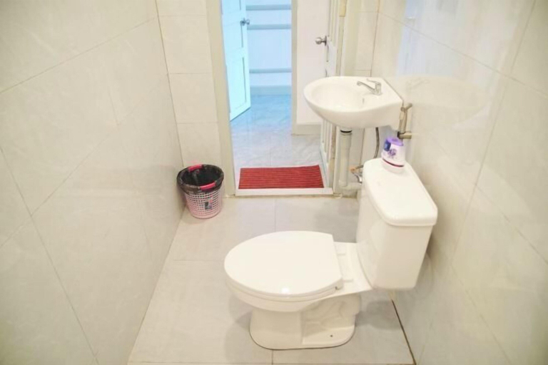 Bathroom 3, Nalin Guesthouse(casa), Luang Prabang