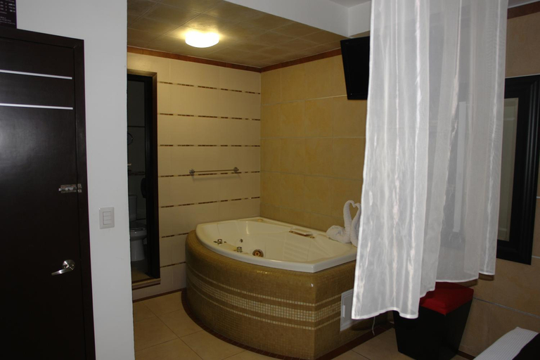 Bathroom 5, Auto Hotel Mediterraneo, Boca del Río