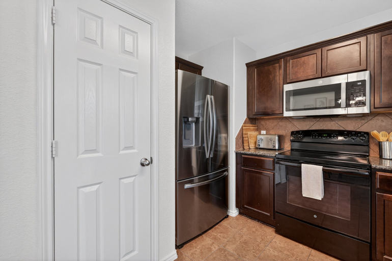 Private kitchen 5, Dimples In Temple - Texas Charm & Modern Comfort 3 Bedroom Home, Bell