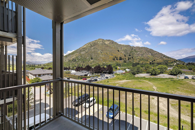 Property grounds 5, Mountain View Exchange, Queenstown-Lakes