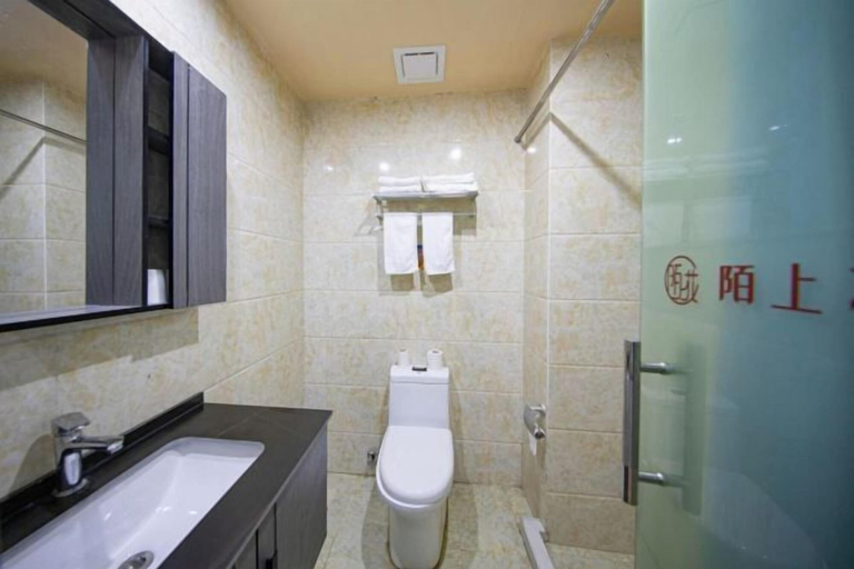 Bathroom 3, Haining Stranger Shanghua Hotel, Jiaxing