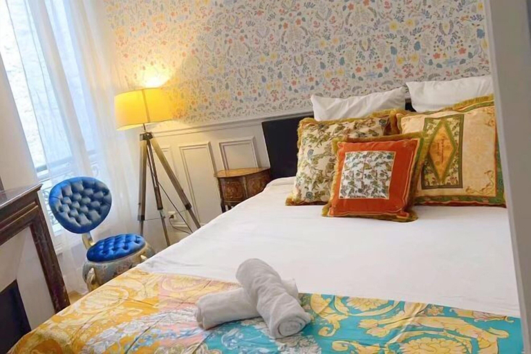 Bedroom 4, Champs Elysees Charming (2 Bedrooms and 1 Living Room), Paris