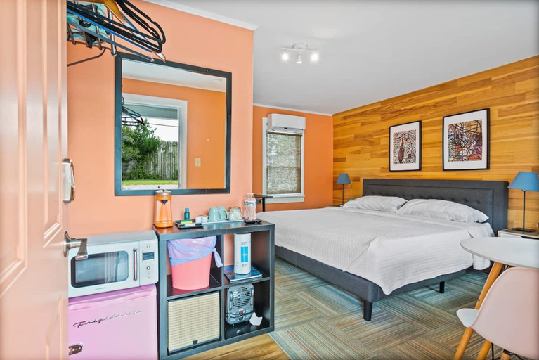Room 1, Cozy Contemporary Space in St Augustine, Saint Johns