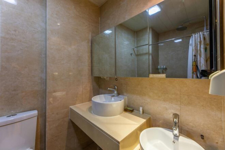Bathroom, Minfa World Apartment Hotel Xiangyang (Zhuge Liang Square Wanda Plaza), Xiangfan