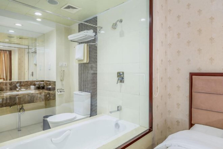 Bathroom, Zhongyin Hotel, Baoding