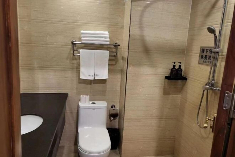 Bathroom 4, Jinjiang Business Hotel, Harbin
