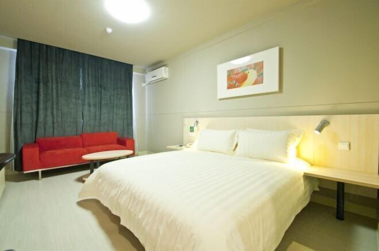 Bedroom 5, Jinjiang Inn, Linyi