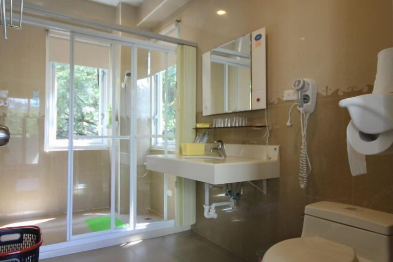 Bathroom, Qingjing Tixiang Panoramic Hostel, Nantou