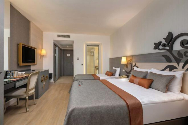 Bedroom 4, Kirman Belazur Resort & Spa, Serik