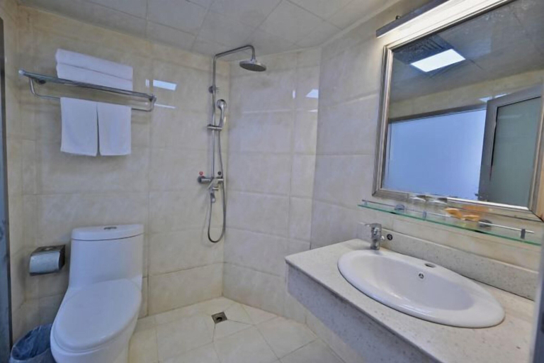 Bathroom, Jinzhai Oriental Business Hotel, Lu'an