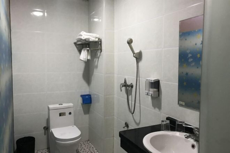 Bathroom 3, Jinxin Hotel, Hengyang
