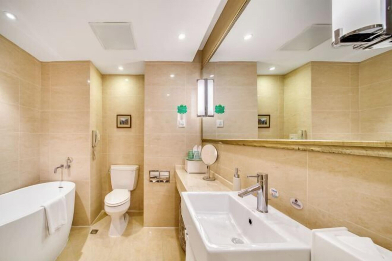 Bathroom 4, Zhongwei Sunny Hotel, Lishui