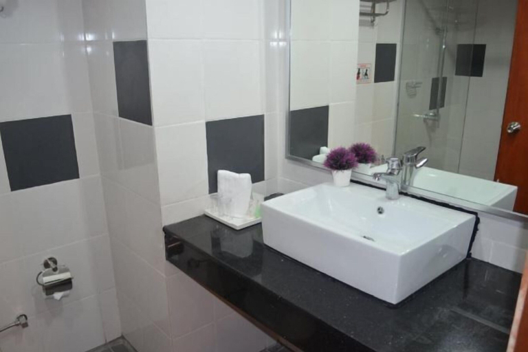 Bathroom 4, TD Mutiara Hotel, Semporna