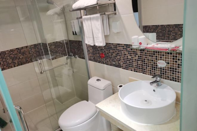 Bathroom 3, Ruisite Hotel, Luxian County, Xuancheng