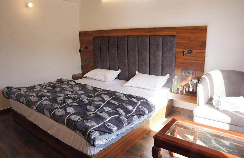Room 2, Hotel The Oak & Lake view Near Mall Rd, Nainital