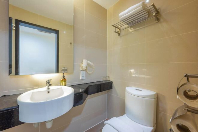 Bathroom 4, Master House Centrestage PJ, Petaling Jaya