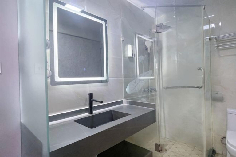 Bathroom 2, Juya Business Hotel, Shanghai