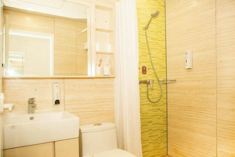 Bathroom 3, Elan Hotel (Yantai Muping Bus Station), Yantai