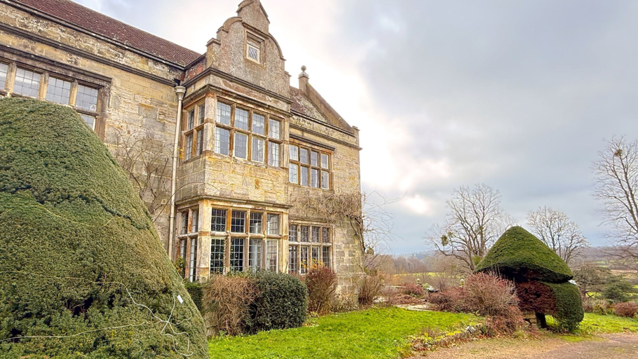 Room 2, Haremere Hall in Etchingham, East Sussex