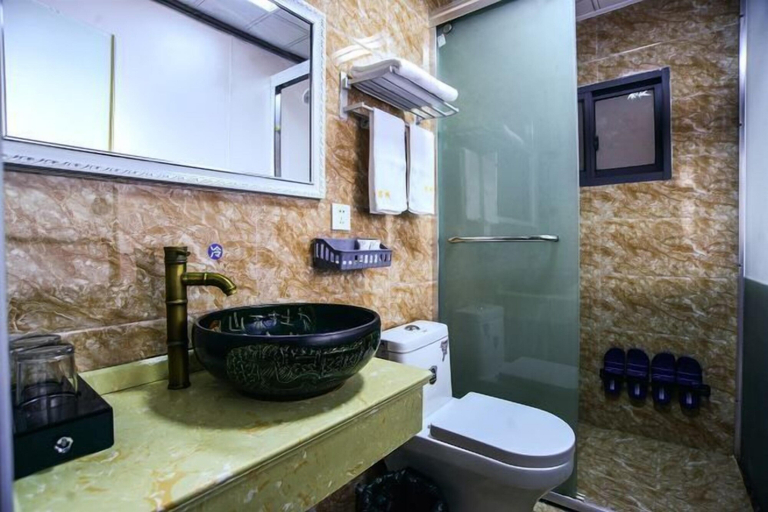 Bathroom 4, Hongcun Xingyu Inn, Huangshan