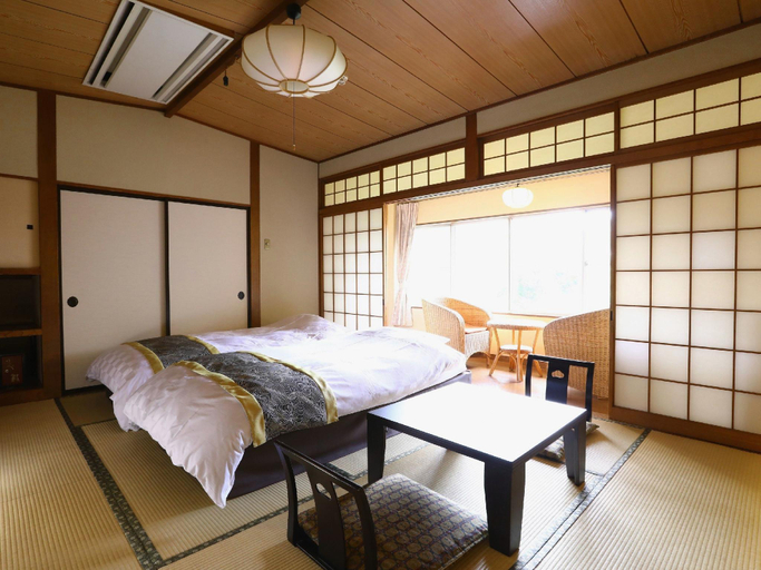 Bedroom 2, Kameya Honten, Chikuma