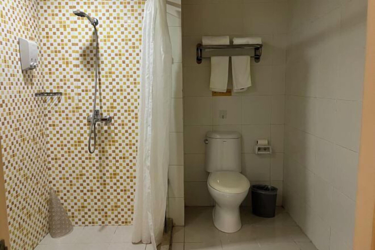 Bathroom, Hemei Rujia Express Hotel, Changji Hui