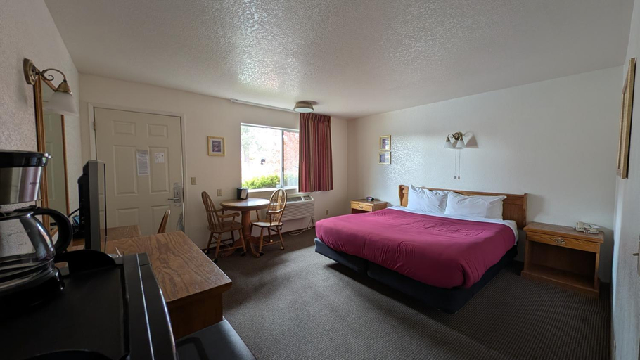 Guestroom, Himont Motel, Shasta