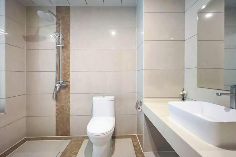 Bathroom 3, man'zhouguo'ji'jiu'dian（anhuaxiyuejiudian), Yiyang