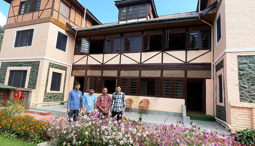 Front of property 3, Lakshmi Guest House, Srinagar