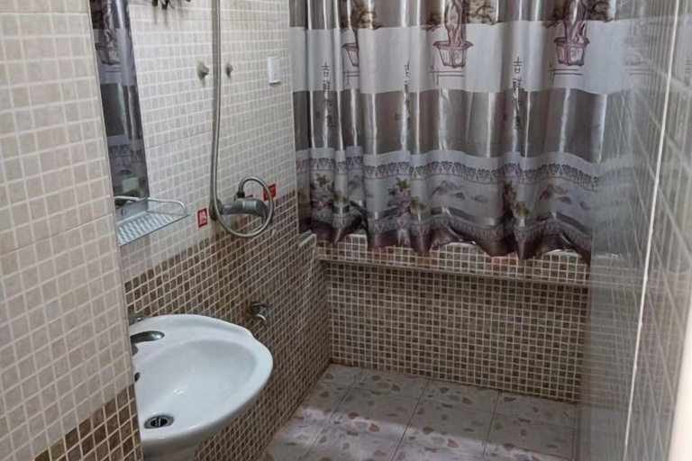 Bathroom 5, Beihai Hongye Hotel, Beihai