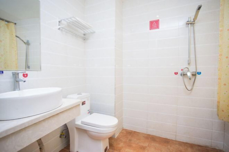 Bathroom, Zhangjiajie Potato Inn Baofeng Branch, Zhangjiajie