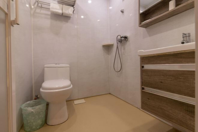 Bathroom 3, Tianjin Jiajun Express Hotel, Tianjin