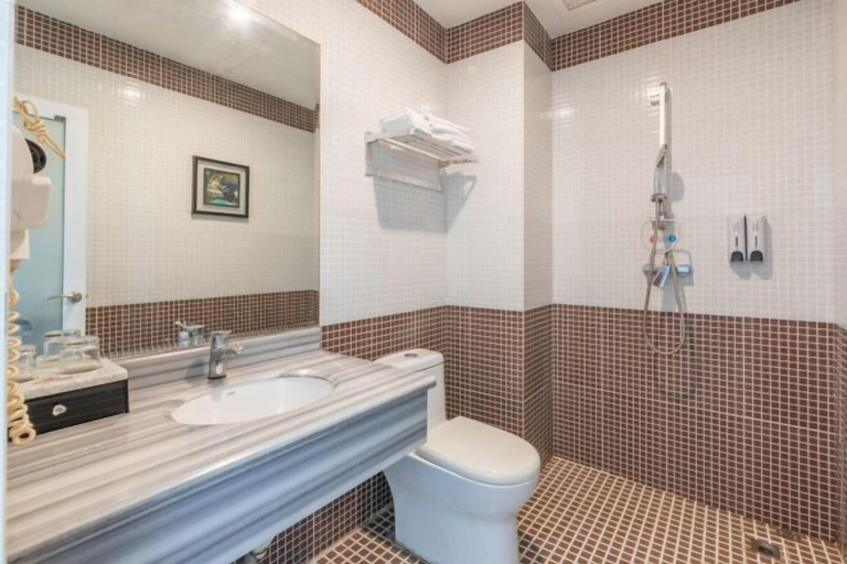 Bathroom 4, Wanpeng Hotel (Zhanjiang Suixi Quanfeng Plaza Branch), Zhanjiang