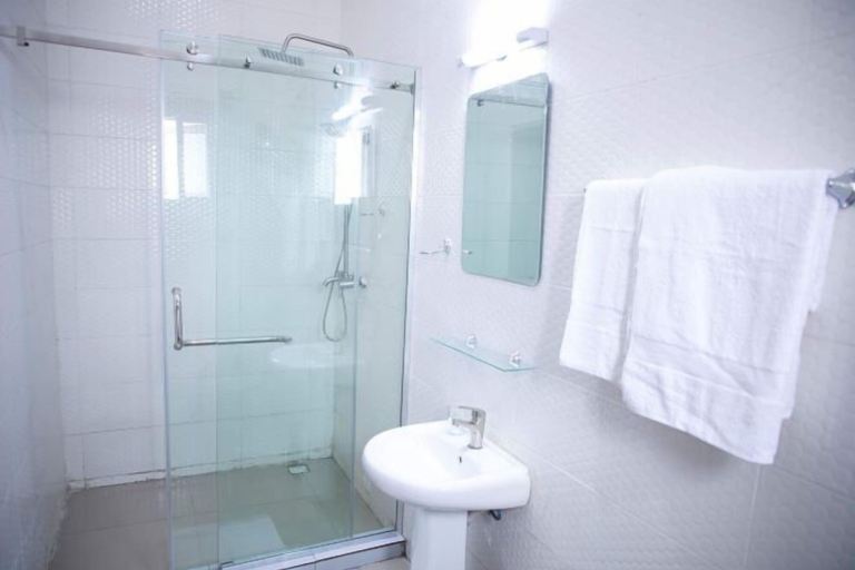 Bathroom, Bumcy apartment, AbujaMun