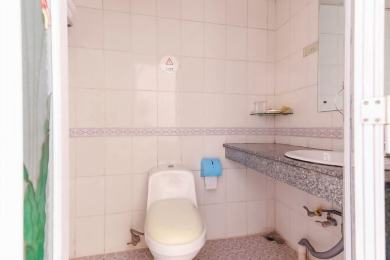 Bathroom 5, Jiandongbinguan, Jiangmen