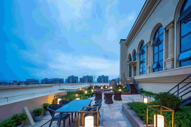 Exterior & Views