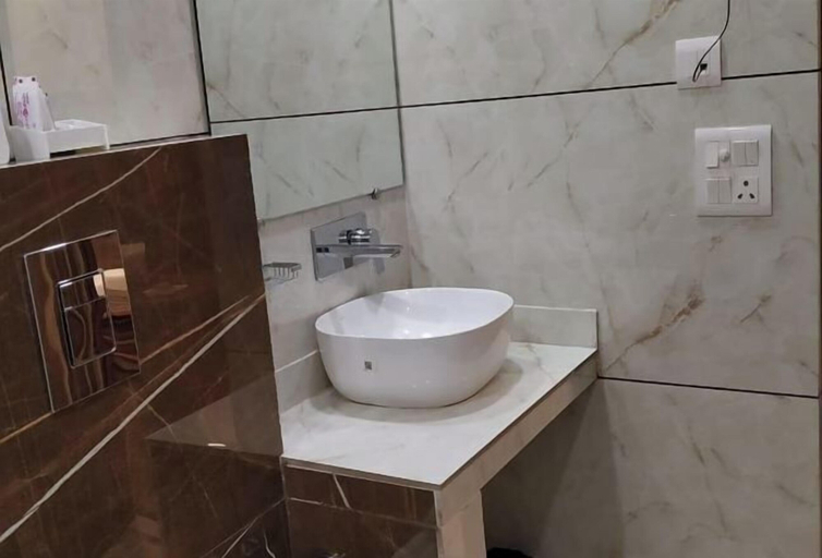 Bathroom 4, HOTEL SINGH CONTINENTAL, Delhi