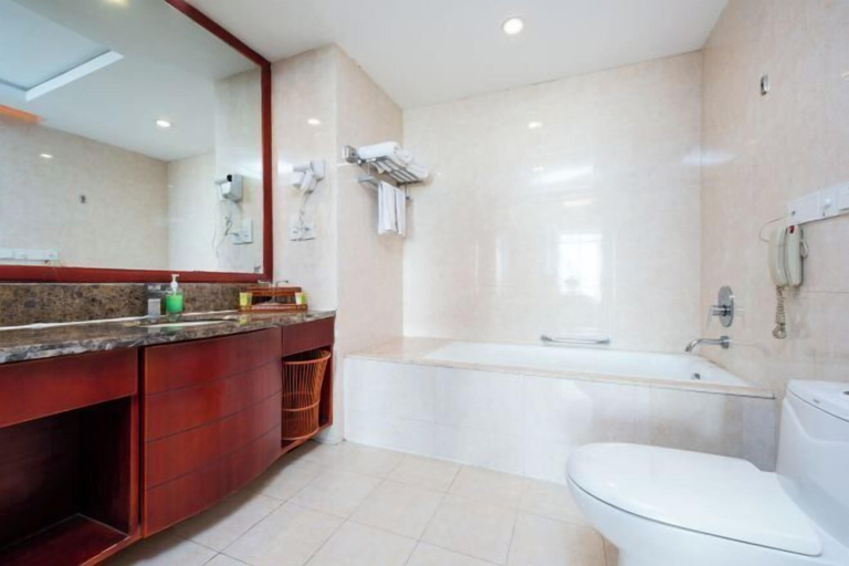 Bathroom 4, Runying Hotel, Chuzhou