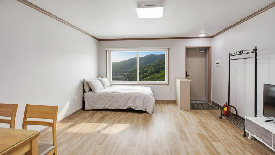 Bedroom 2, Gapyoeng New Cheongpyeong Pension, Gapyeong
