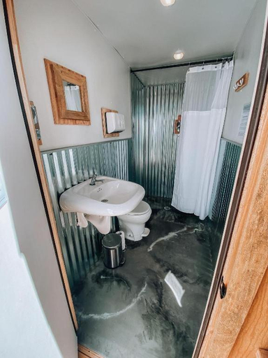 Bathroom, Starlight Olympic Glamping, Clallam