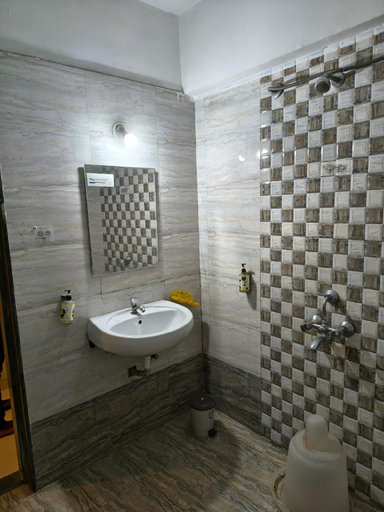 Bathroom 3, Chetan Executive Hotel, Pune
