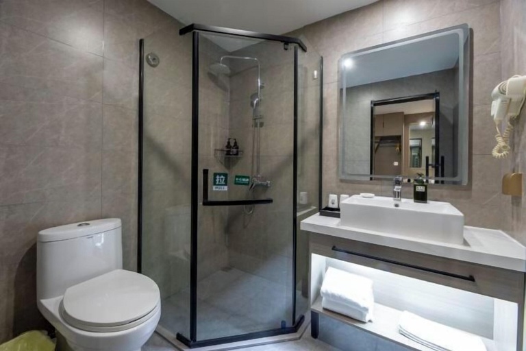 Bathroom 5, GreenTree Hotel (Rugao Zhongjiao Meilucheng), Nantong