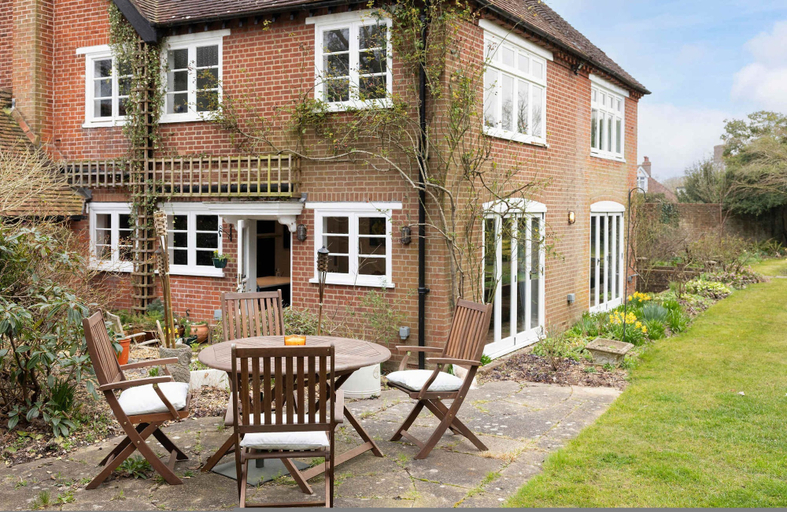 Room 5, Country Retreat - Sleeps 14 - Large Garden, Hampshire