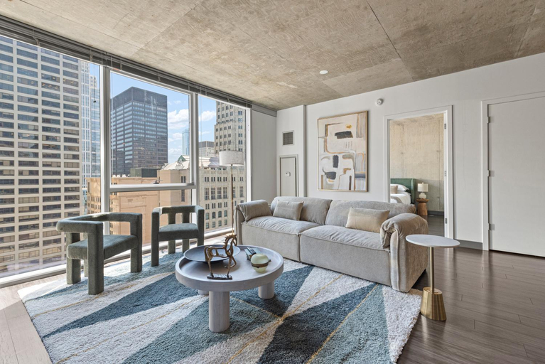Others 4, Linea Luxury Living with Indoor Pool and Rooftop Views in The Loop, Cook