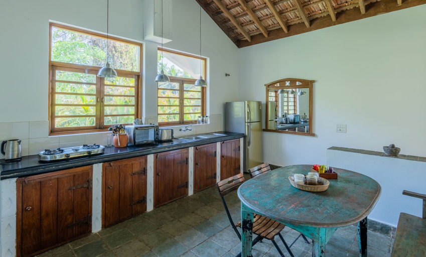 Private kitchenette, Staymaster Rohini 2BR Villa Jet Pool, North Goa