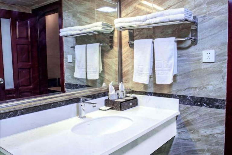 Bathroom 3, Runfeng Hotel, Meishan