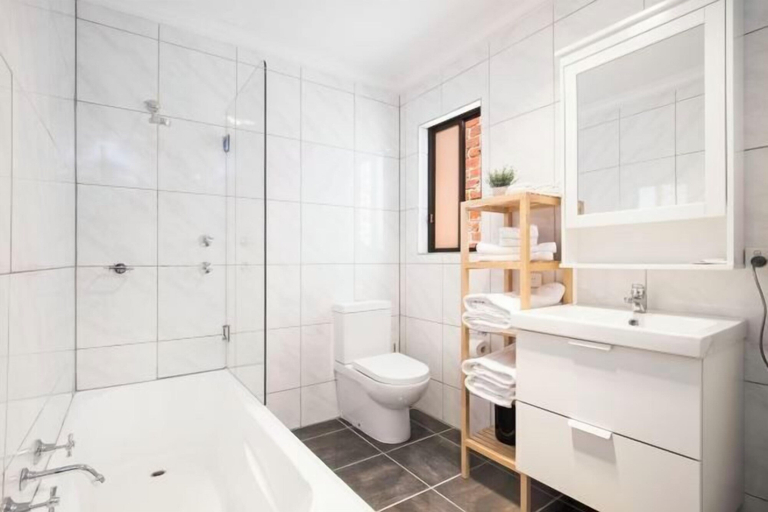 Bathroom, Beach & Pines Large 3Br House Glenelg Wifi BBQ, Adelaide