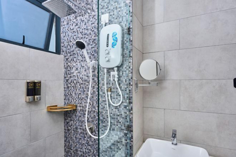 Bathroom 3, The Shore by HF Suites, Kota Kinabalu